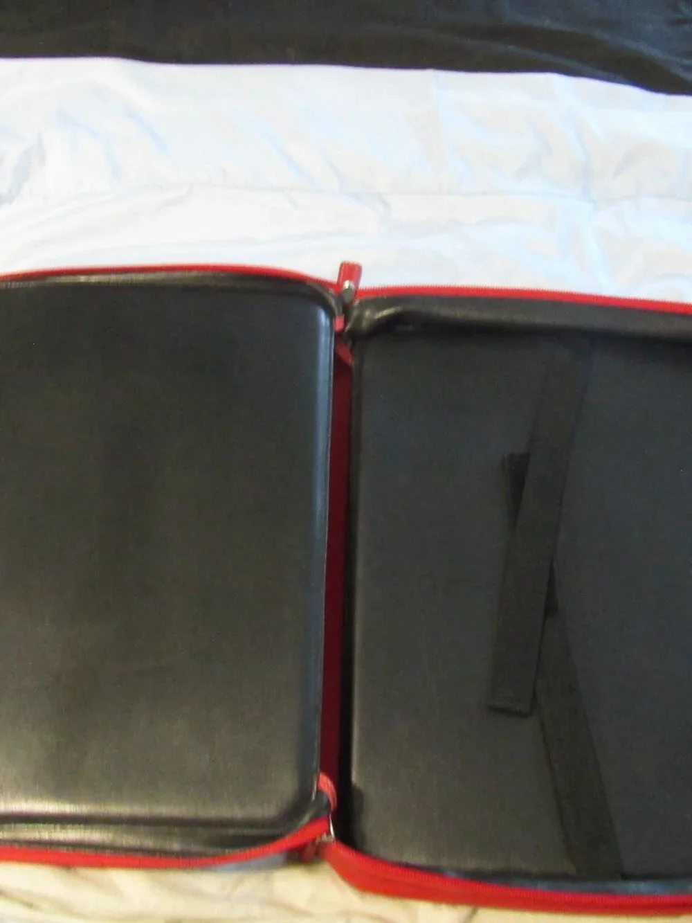 Near Mint Full Grain RED Leather LEVENGER Laptop Portfolio Bag in Dust Sleeve